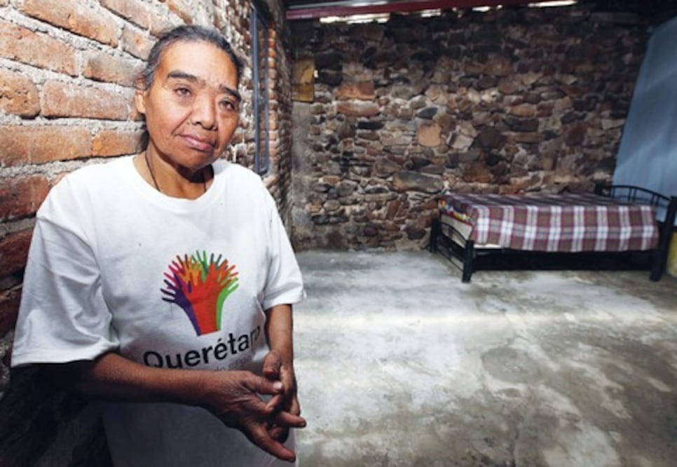 Requieren piso firme 4 mil familias