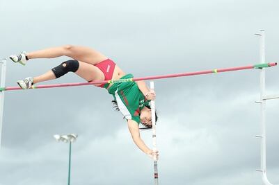 Barrios gana  y busca marca