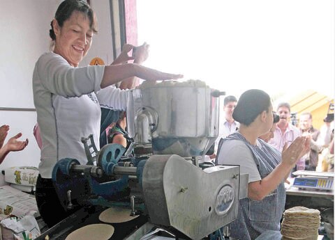 Brindan plan de negocios a indígenas