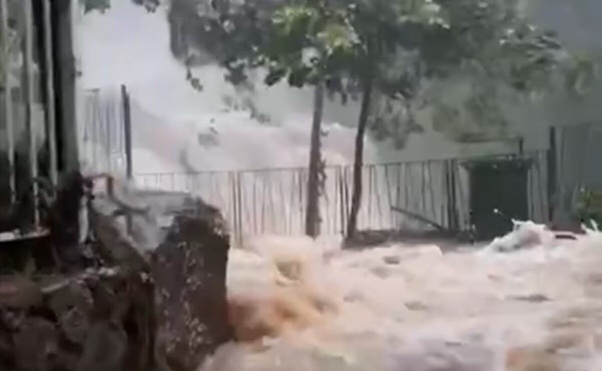 El municipio de Santiago, Nuevo León, reportó el desbordamiento del paraje turístico Cola de Caballo. Foto: Municipio de Santiago, Nuevo León