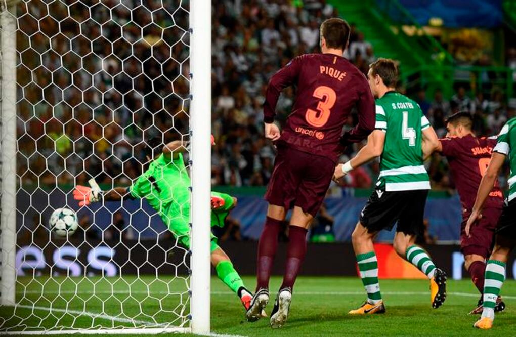 Al inicio de la segunda parte, Coates (4) anotó en su propia meta. (FRANCISCO LEON. AFP)