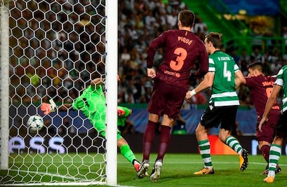 Barcelona gana por suerte