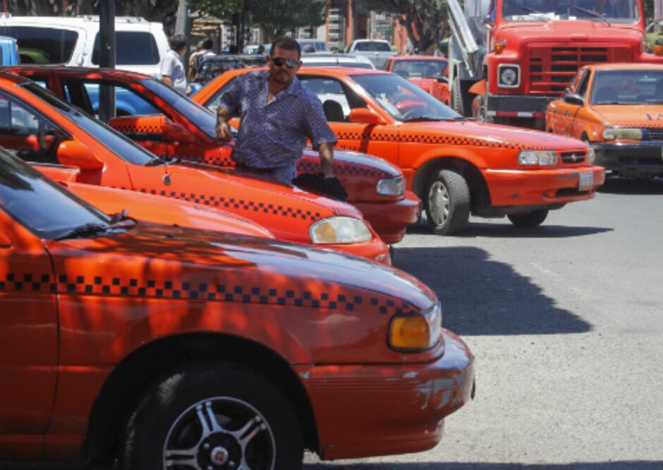 Taxistas mixtos y foráneos invaden SJR