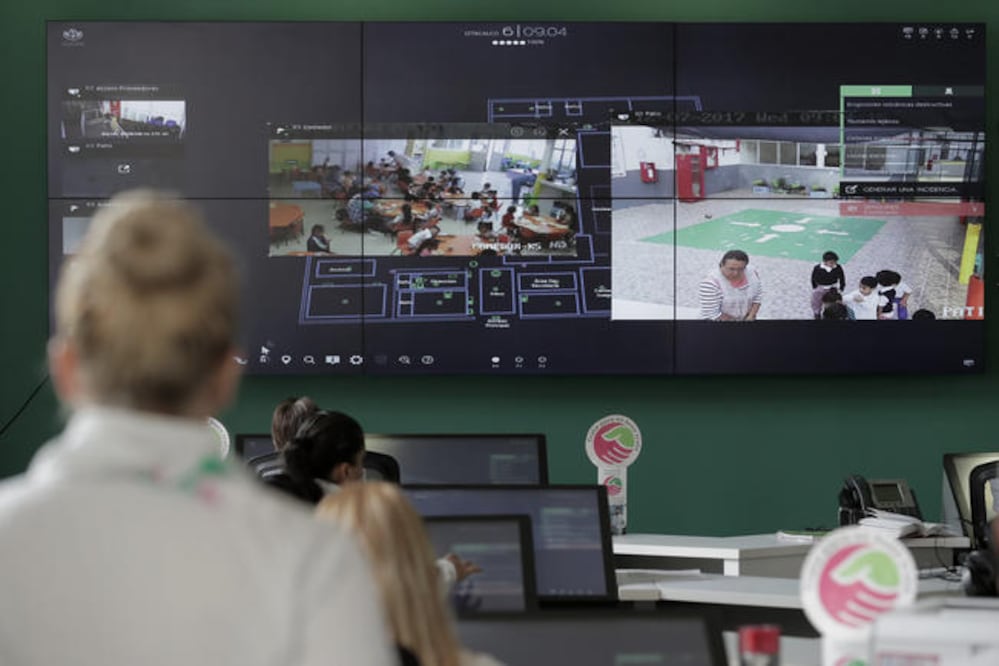 Ocho operadores y tres supervisores laboran en el Centro Nacional de Mando y Reacción para la Seguridad de los Infantes de las Estancias de Bienestar y Desarrollo Infantil (EBDI). (Fotos: ALEJANDRO ACOSTA)