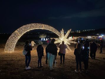 Video. Abre sus puertas el parque navideño de Querétaro; tiene 100 mil luces