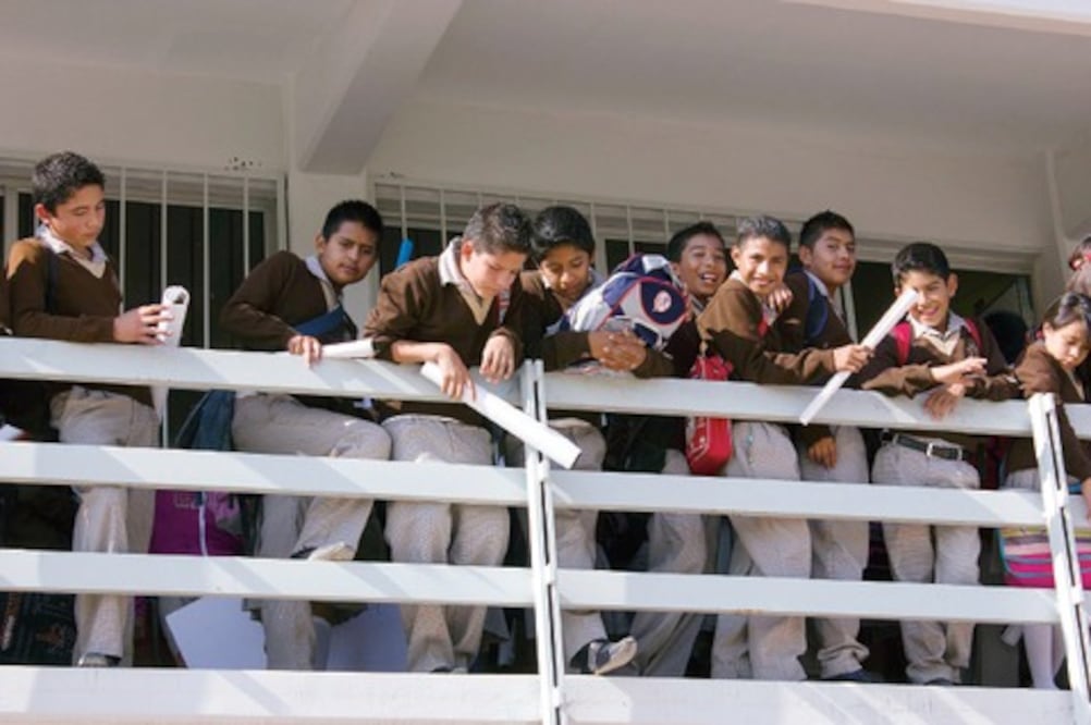 Culpan a Sedeq de negar escuela