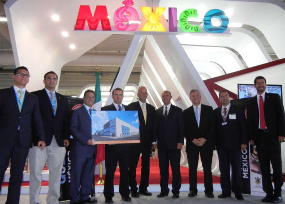 José Calzada acude a Feria Aeronáutica