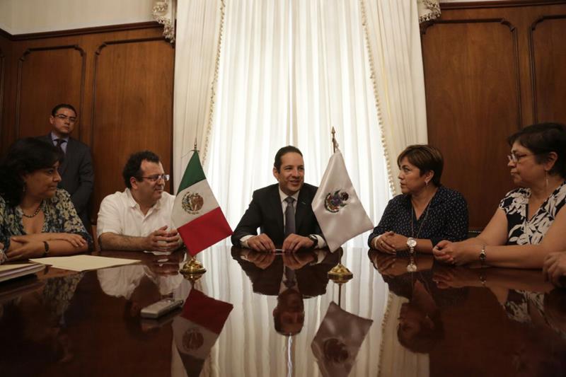 Acuerdan convenio la UAQ y sindicato