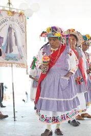 Amealco baila a ritmos indígenas