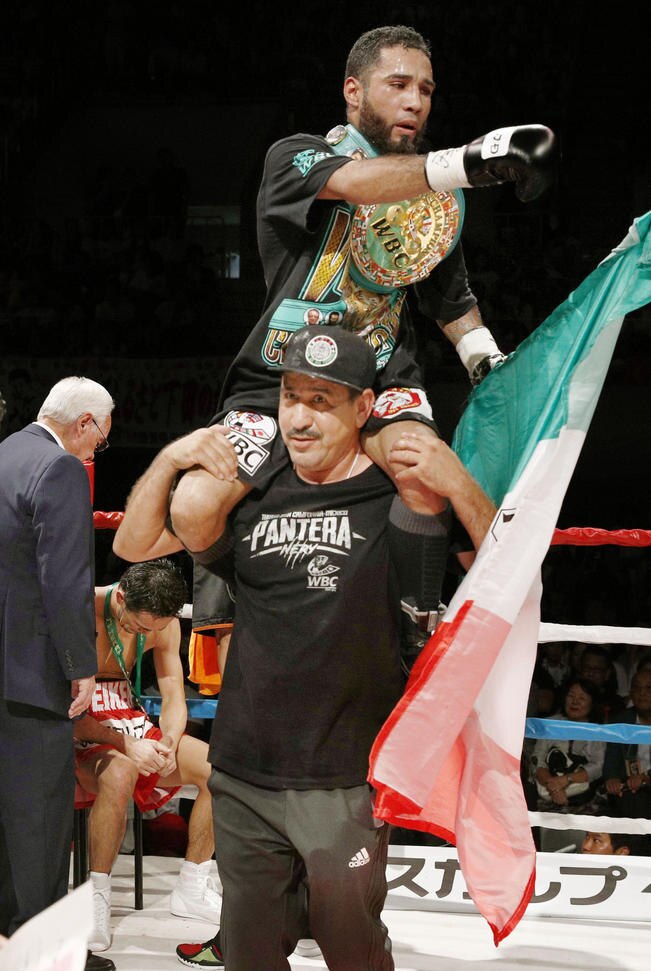 Nery es el campeón 157 que produce el boxeo mexicano (YUTA OMORI. AP)