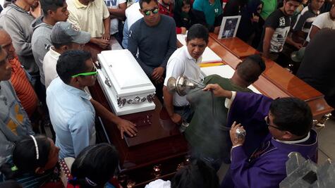 Despiden a los 9 muertos de choque con el tren