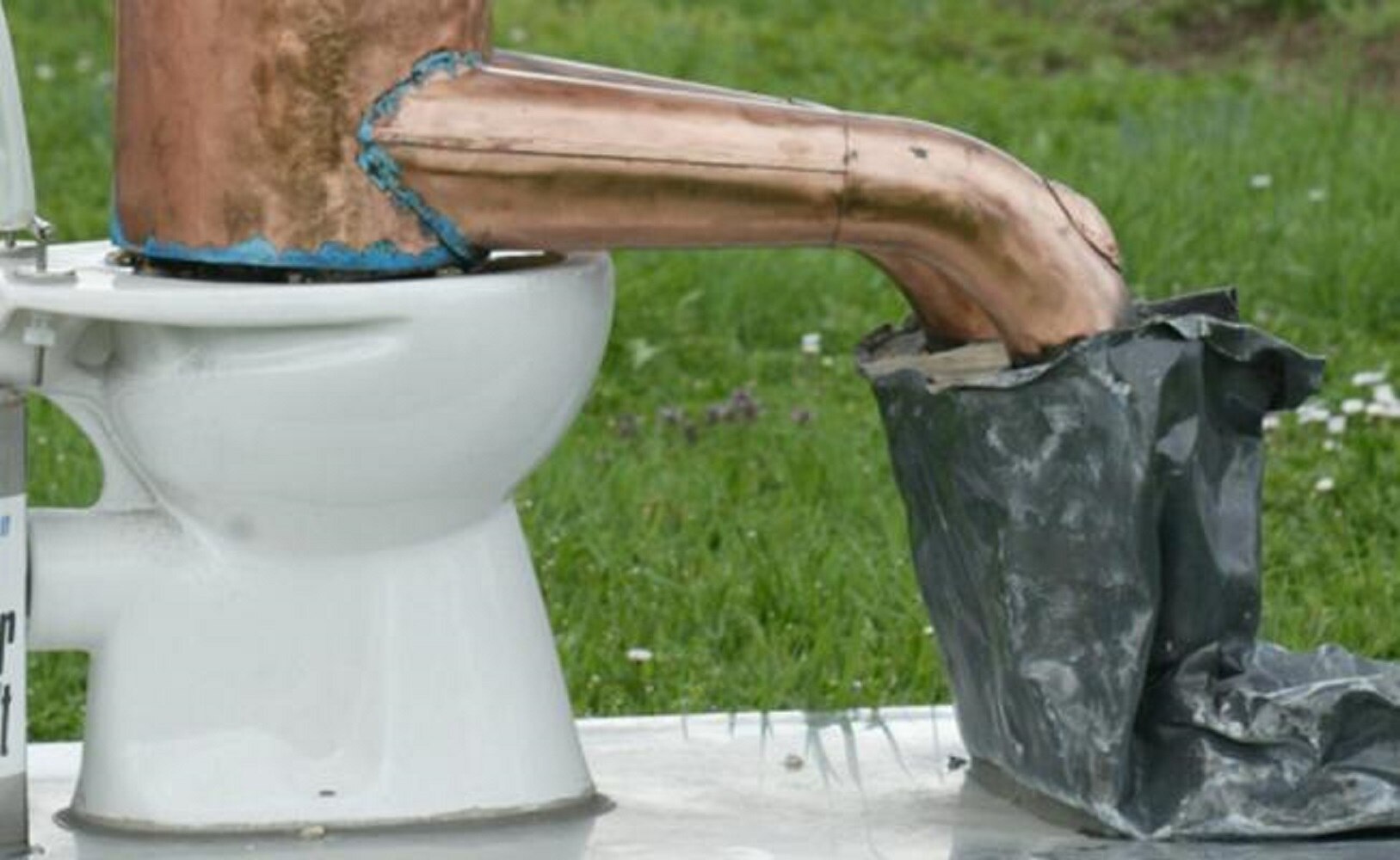 Los especialistas del Servicio Nacional de Salud del Reino Unido señalan que caminar o correr a diario puede ayudar a ir al baño con más regularidad. (FOTO: EFE)