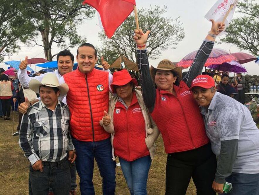 El candidato se comprometió, que de resultar electo, estará al lado de la gente y será un digno representante de las familias; además escuchará a todos los ciudadanos. Foto: Especial