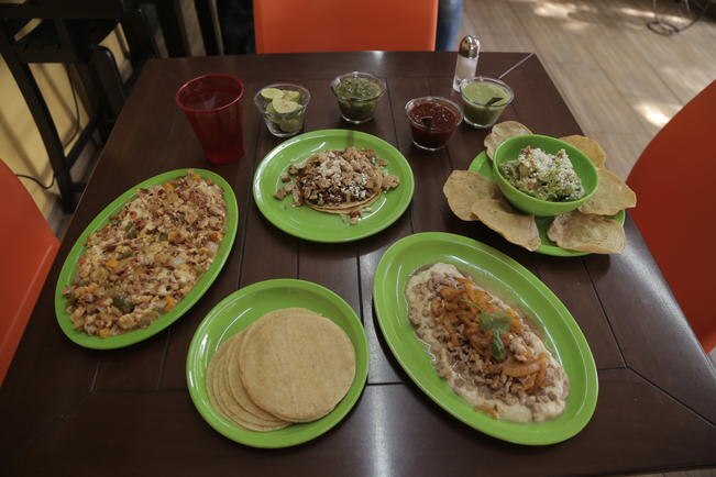 Ninguno de los socios tenía cocimientos gastronómicos y desde cero comenzaron con bocetos para el nombre ideal y pruebas caseras para crear el menú perfecto. (FOTOS: GONZALO IBÁÑEZ. EL UNIVERSAL)