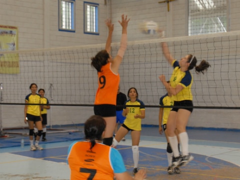 Panteras se lleva torneo de voleibol