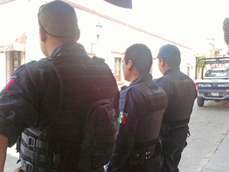 Remueven a 10 policías de Tequisquiapan