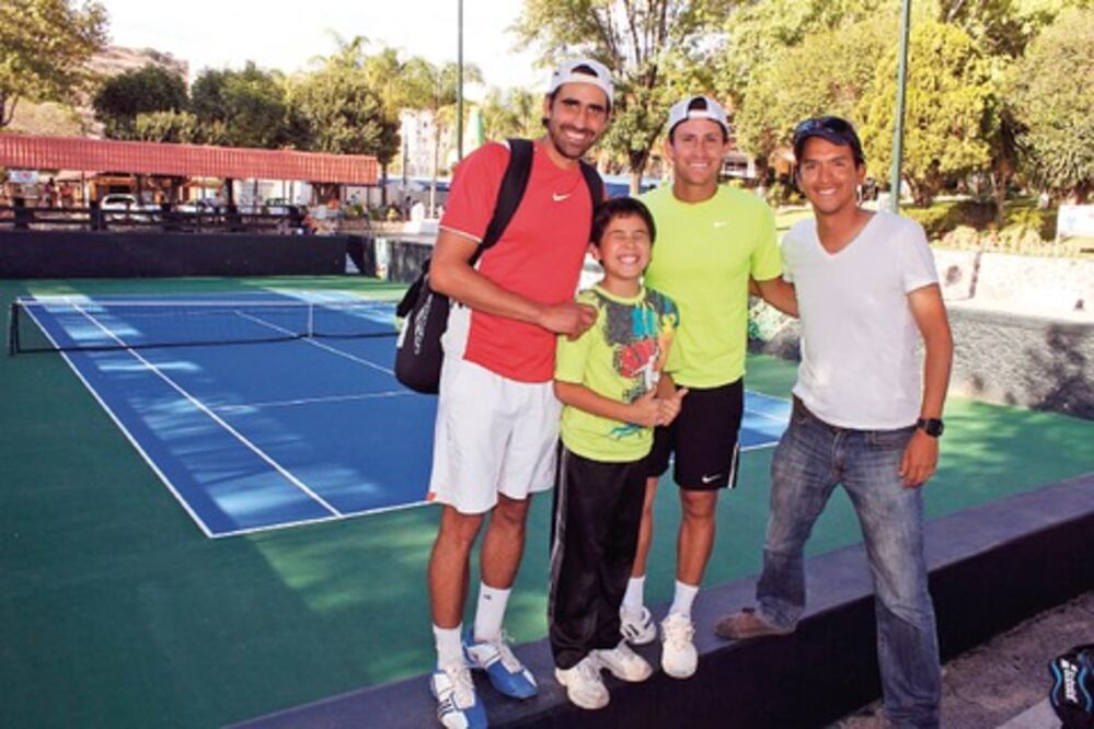 Los locales siguen con vida en dobles