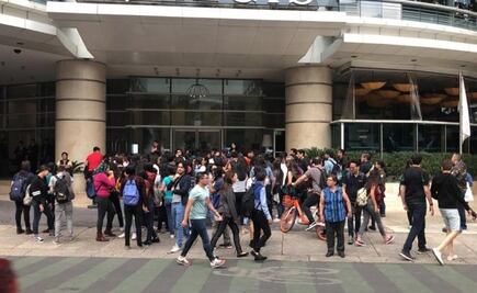 Tom Holland y Jake Gyllenhaal cumplen a sus fans