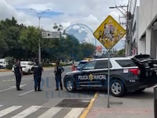 Hombre muere tras desvanecerse en avenida Constituyentes, frente al Hotel Mirabel