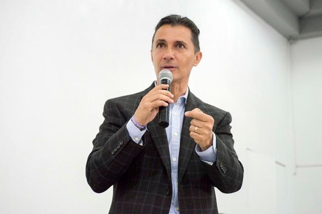 No busco hacer dinero de la política, afirma Adolfo Ríos