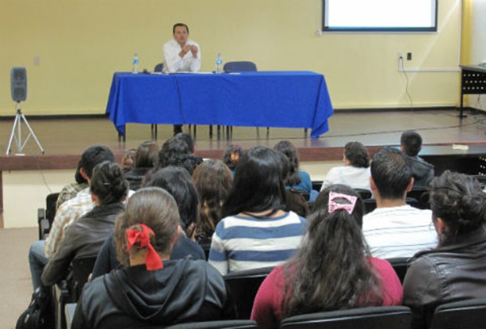 IEQ imparte taller a universitarios