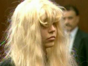 Bynes estará dos meses más internada