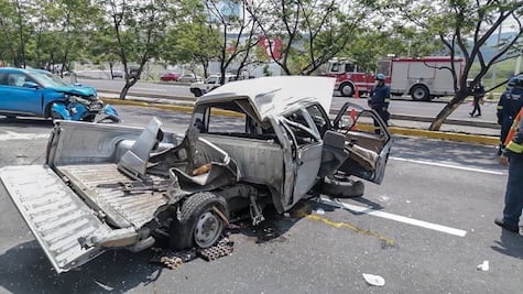 Choque cierra Paseo de República por horas