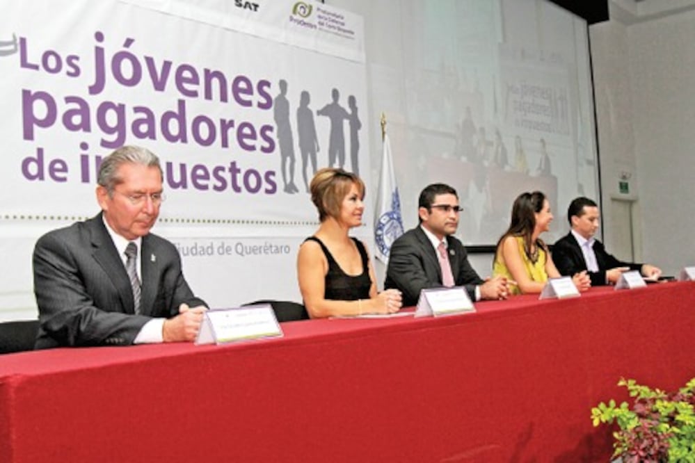 Buscan que jóvenes paguen impuestos