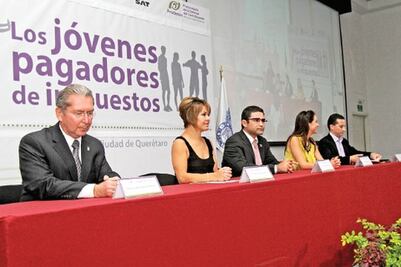 Buscan que jóvenes paguen impuestos