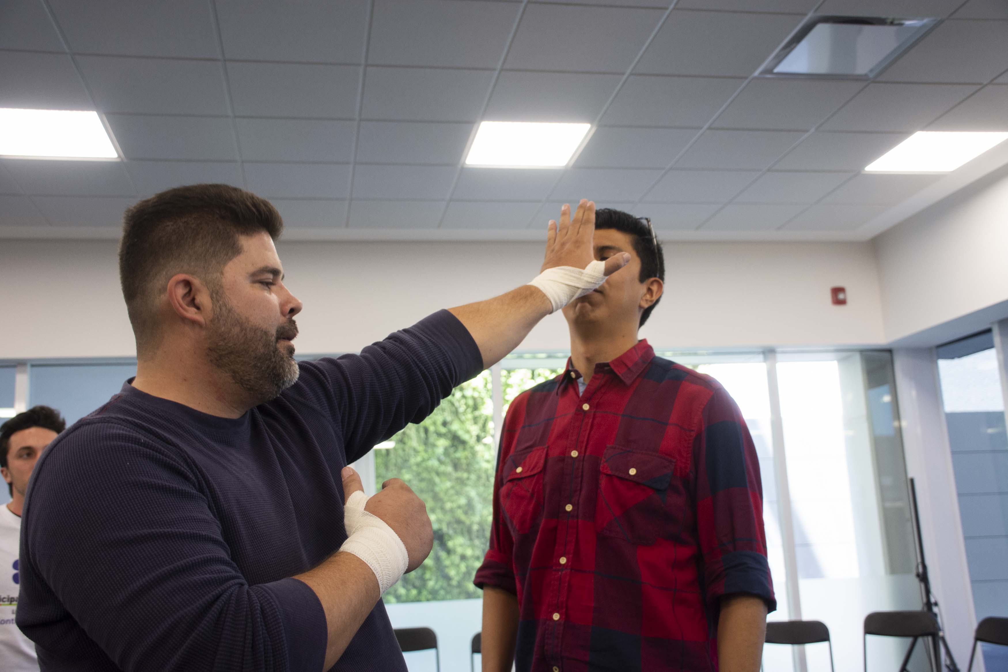 Dojo legislativo, empleados aprenden a defenderse