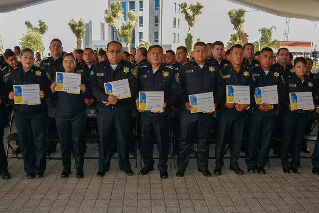 Reconocen labor, eficiencia y valor de 176 policías 