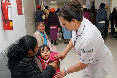 Déficit de enfermeras es por falta de capacitación: Perea 