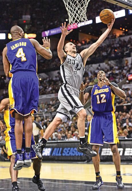 San Antonio no se complica ante Lakers