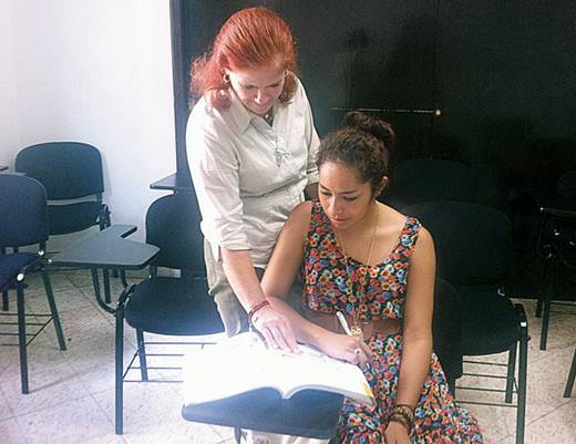 Ayudan a mujeres a concluir estudios