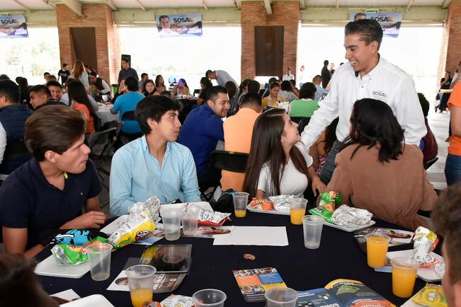 El abanderado dijo que los jóvenes son un sector muy representativo de la sociedad. / Foto: Especial
