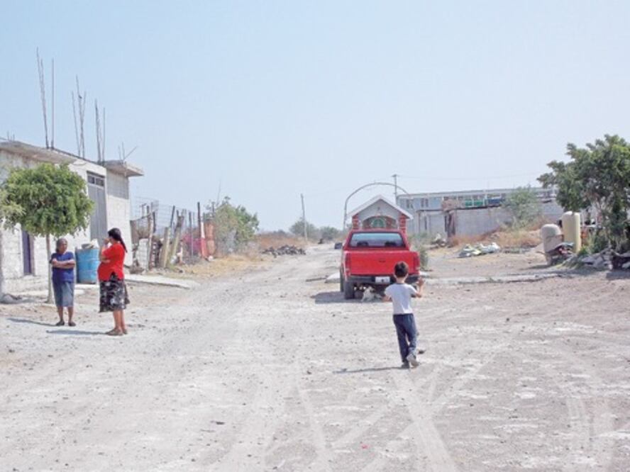 Mondragón propone obras en comunidad de El Mirador