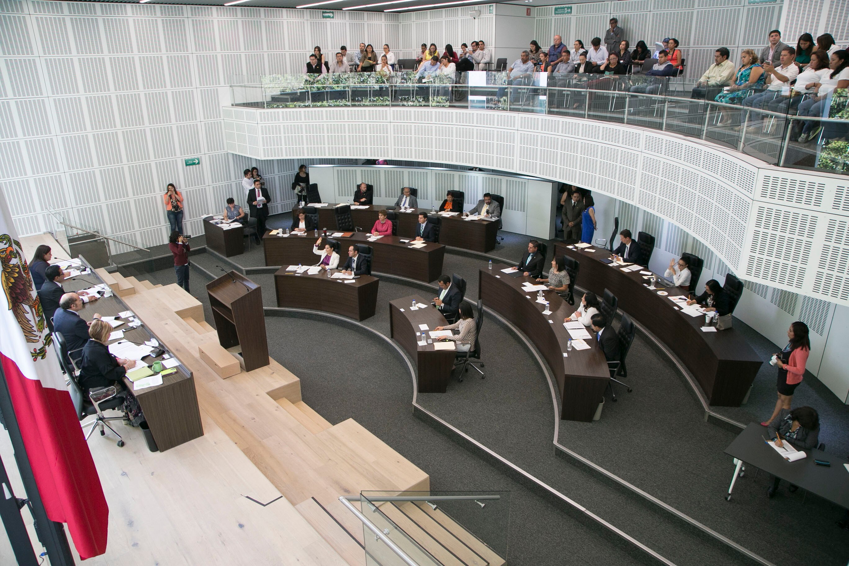 Seguridad y Educación: rubros pendientes en el Estado