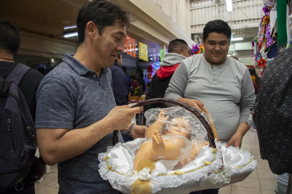 Vestir al Niño Dios. Muestra de fe y devoción