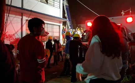 Un ejército de “millennials” saca escombro de la fábrica textil