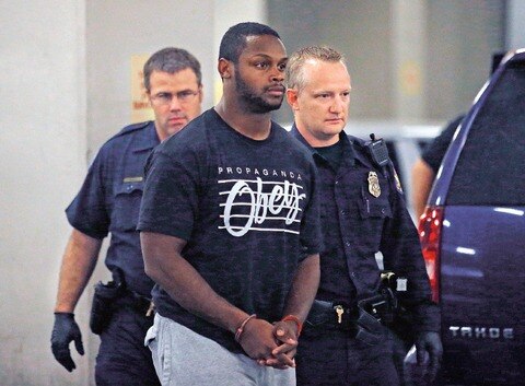 Rompe Dwyer nariz a su esposa 