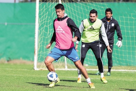 Delanteros de Gallos Blancos sin presión