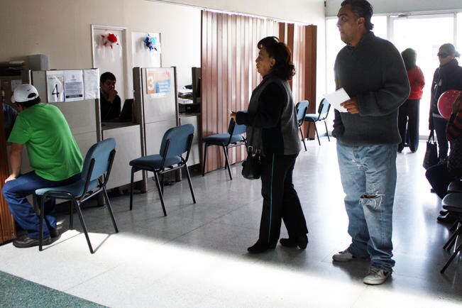 Se manifiestan contra despidos en Conagua