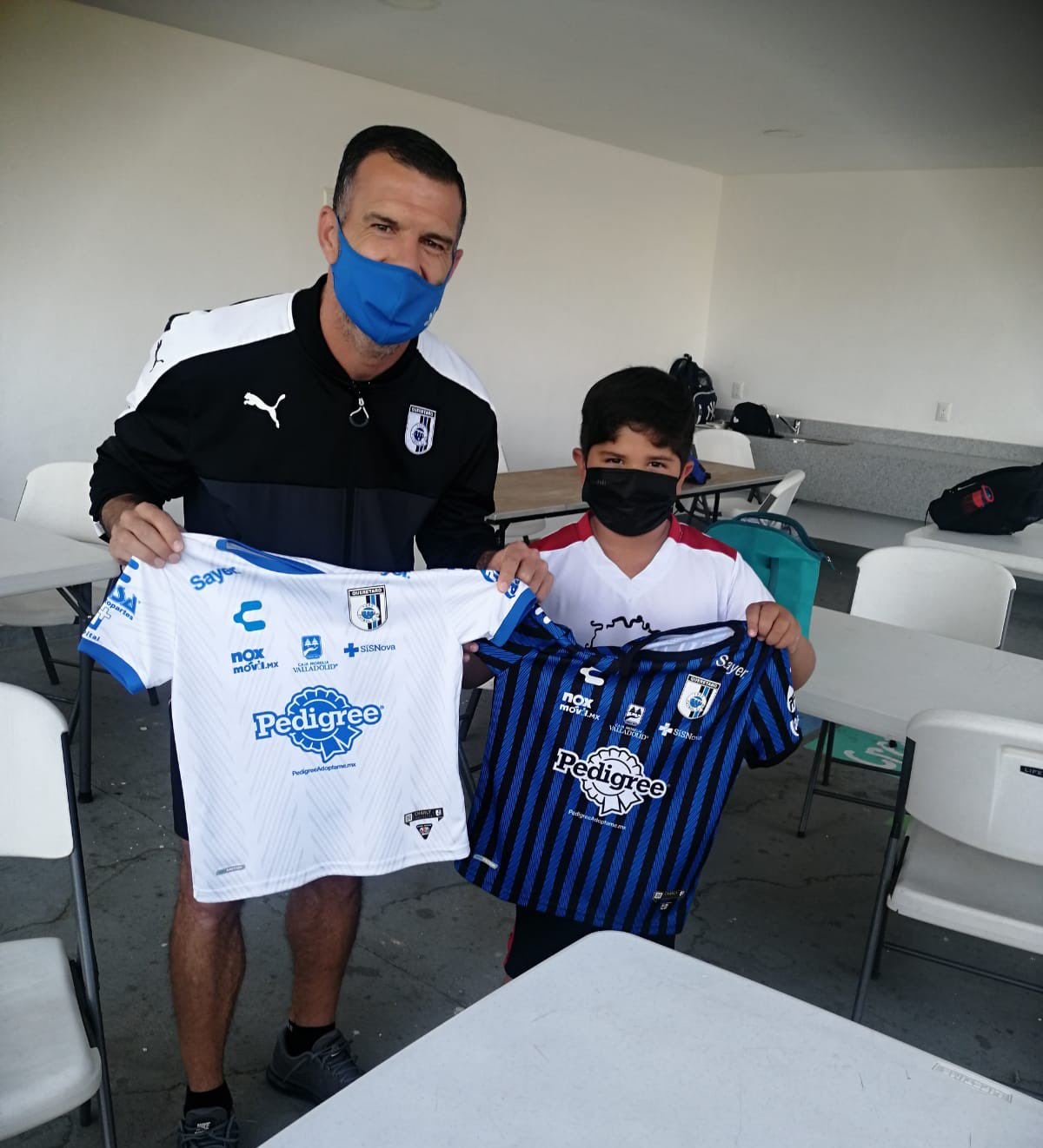 Video. Tito Villa reconoce a niño que protegió a hincha de Atlas, en el Corregidora