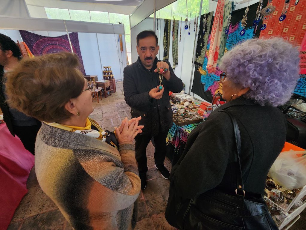 Taleb vende en Querétaro, con el sello de Medio Oriente