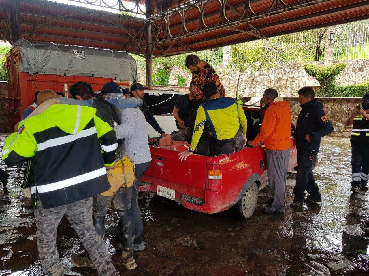 Rescatan a cuatro personas del cañón del Puente de Piedra en Pinal de Amoles