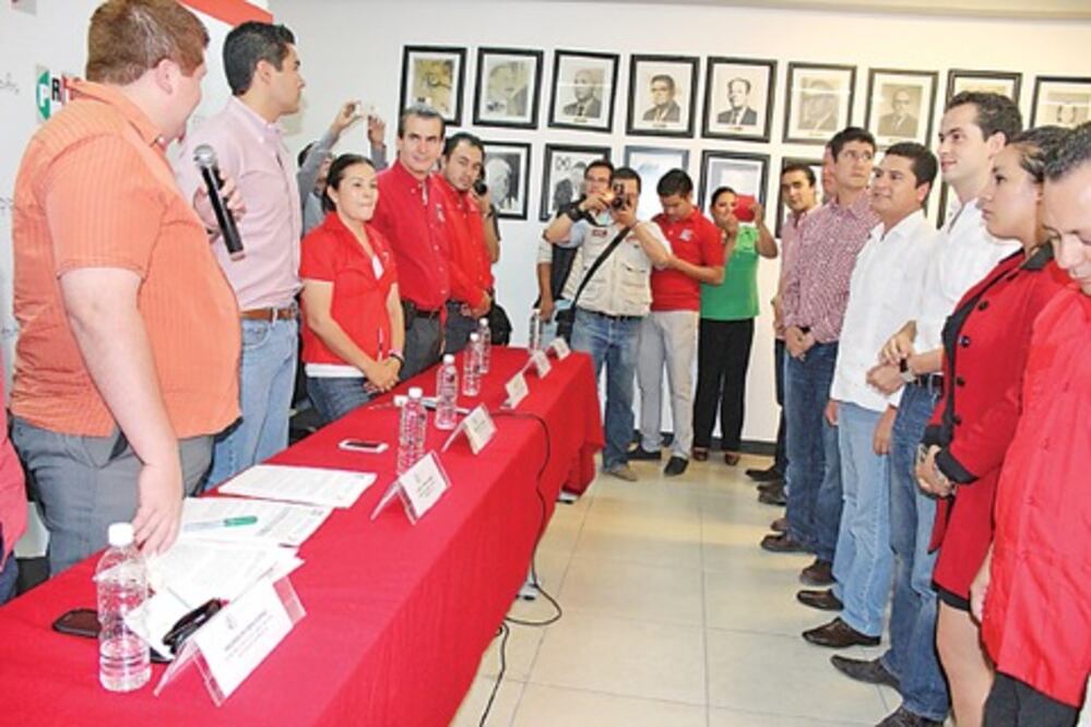 Se inscriben para dirigir PRI juvenil 