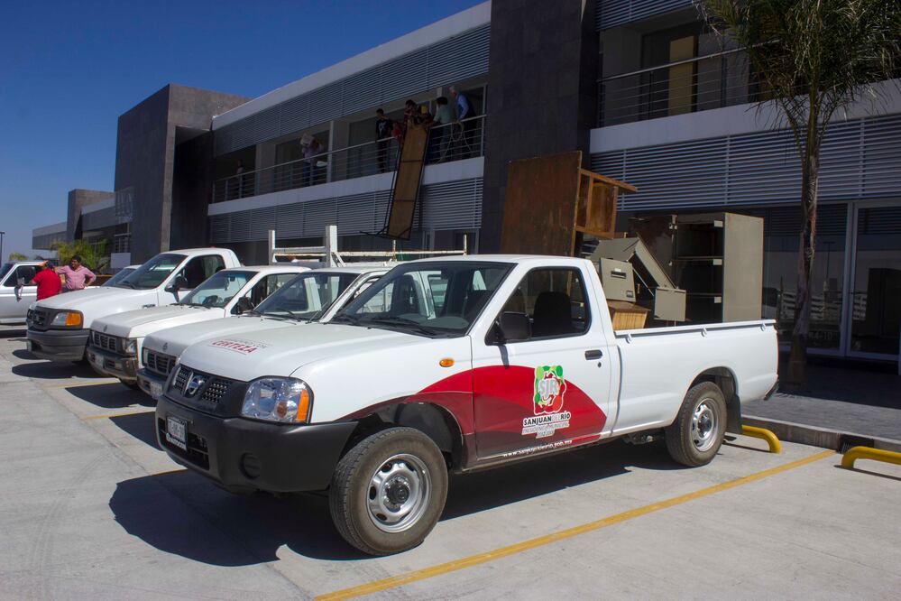 Adquiere San Juan 4 camionetas en subasta