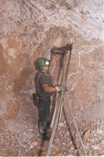 Buscan regularizar 300 minas de mercurio