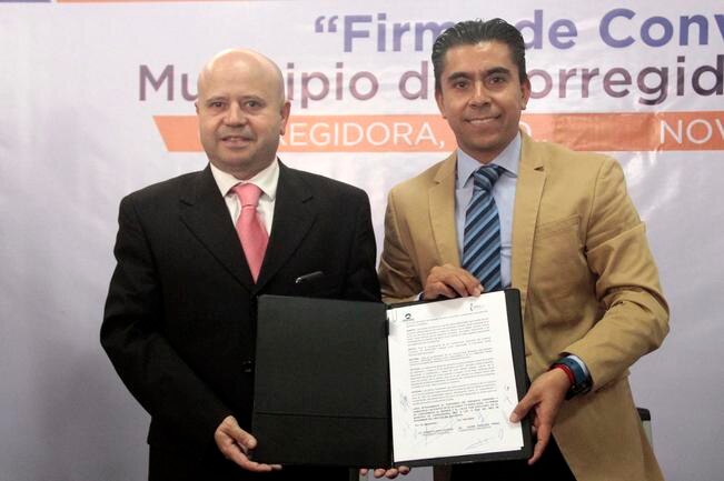 Sosa Pichardo firma convenio con Infoqro para capacitación y asesoría
