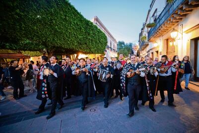 Sigue la celebración de la Estudiantina de la UAQ